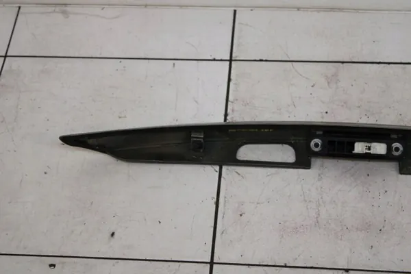 Toyota Yaris III Kofferraumleiste OEM 76801-52350 image 5