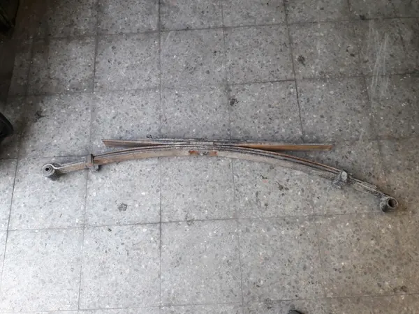 Mola de lâmina traseira OEM Resor tyl Isuzu d-max image 2