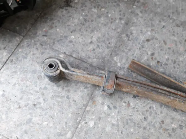 Mola de lâmina traseira OEM Resor tyl Isuzu d-max image 5