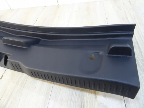 Toyota Auris II bakluckelåsöverdrag OEM 64716-02120 image 3