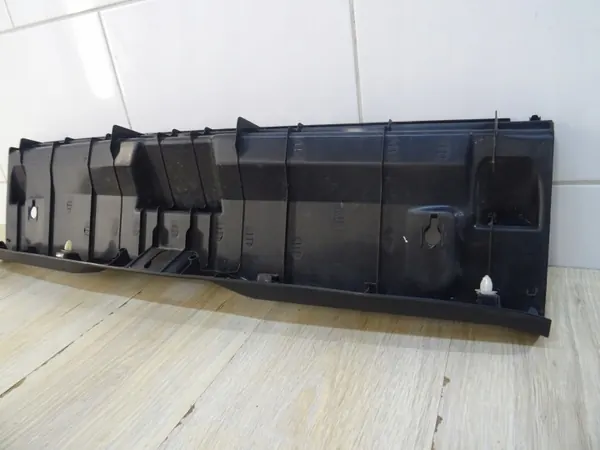 Toyota Auris II bakluckelåsöverdrag OEM 64716-02120 image 5