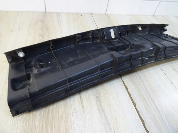 Toyota Auris II bakluckelåsöverdrag OEM 64716-02120 image 7