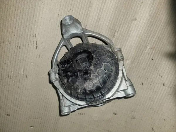 Oikea Moottorin Kiinnike Audi Q5 4M0199372M image 2