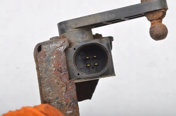 SENSOR DE NÍVEL XENON VOLKSWAGEN PASSAT B6 1K0941273E image 3