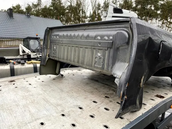 Coffre arrière OEM 65816YP010 pour Toyota Hilux VIII image 3