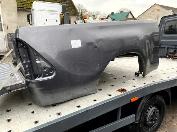 Coffre arrière OEM 65816YP010 pour Toyota Hilux VIII image 4