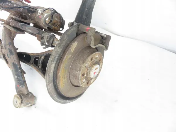 Trineo Trasero OEM 5N0505235Q para Skoda Superb II image 4