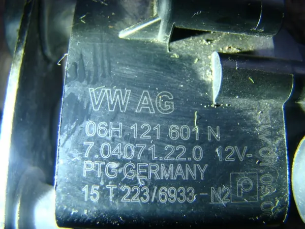 Volkswagen Vattencirkulationspump 06H121601N image 3