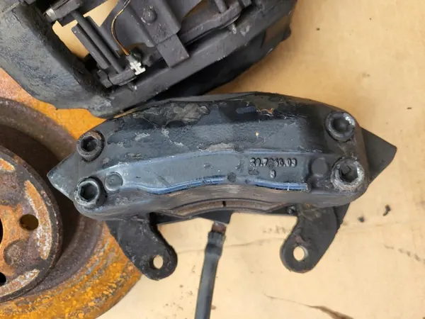 Étriers de frein avant OEM 20704603 20704704 Mercedes image 3