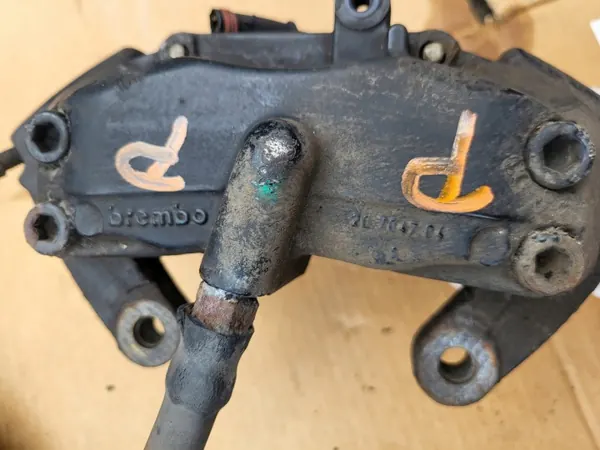 Étriers de frein avant OEM 20704603 20704704 Mercedes image 6