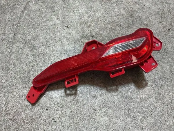 KIA OEM 92405J710 Halogen Bakljus - Begagnad image 2