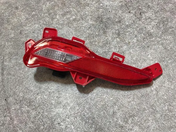 KIA OEM 92405J710 Halogen Bakljus - Begagnad image 4