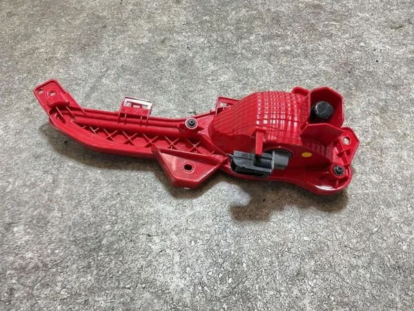 KIA OEM 92405J710 Halogen Bakljus - Begagnad image 6