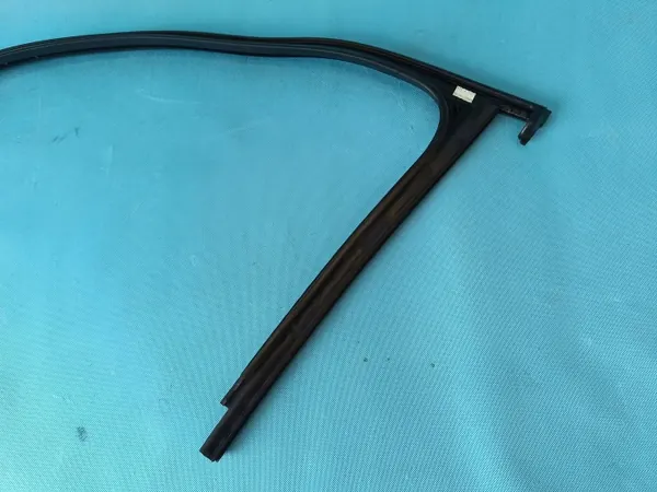 OEM 5NA837432 Fram Höger Dörrfönsterlist VW Tiguan image 8