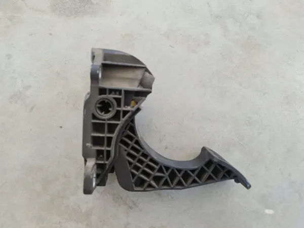Pédale d'accélérateur OEM 7484541219 Renault Range T image 3