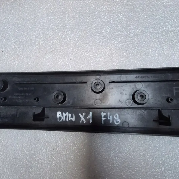 Moldura de placa dianteira BMW F48 X1 image 7