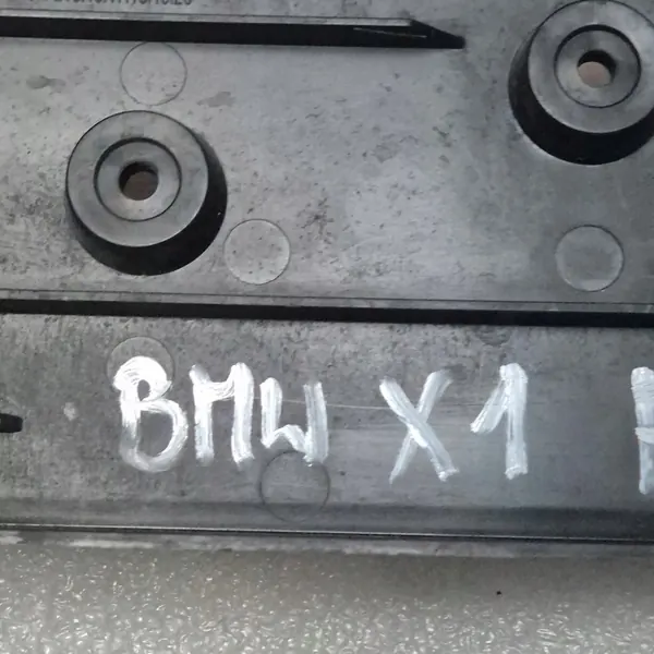 Moldura de placa dianteira BMW F48 X1 image 9