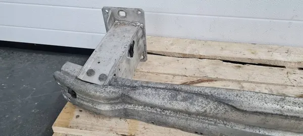 AUDI A4 B8 AUDI A5 Etupuskuri 8K0807113F image 2