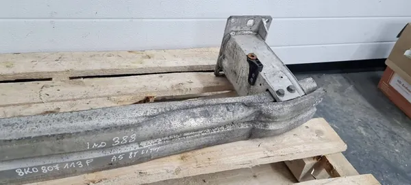 AUDI A4 B8 AUDI A5 Etupuskuri 8K0807113F image 5