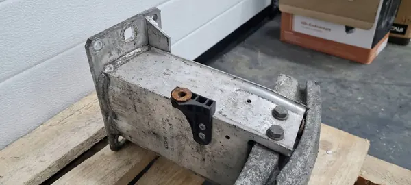 AUDI A4 B8 AUDI A5 Etupuskuri 8K0807113F image 7