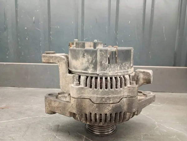 Alternateur Opel Kadett E 1.6 OEM 90389247 image 1