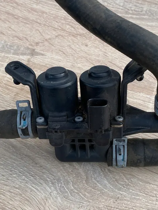 Manguera de válvula de agua BMW 5 F10 F11 - 64119310349-01 image 4