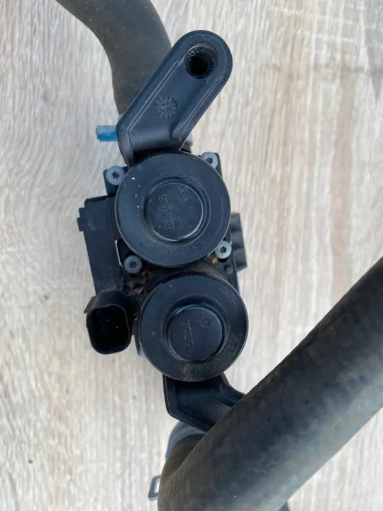 Manguera de válvula de agua BMW 5 F10 F11 - 64119310349-01 image 6