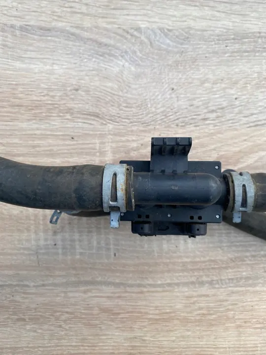 Manguera de válvula de agua BMW 5 F10 F11 - 64119310349-01 image 8