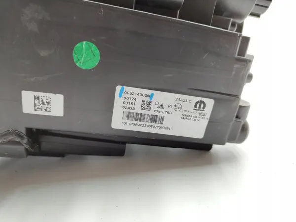Fiat 500E II oikea etuvalo OEM 00521400300 image 10