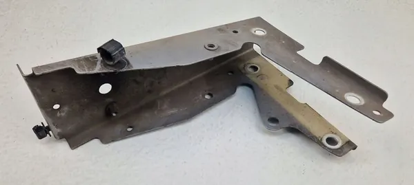 Suporte de para-lama dianteiro Porsche esquerdo 97050435504 image 3