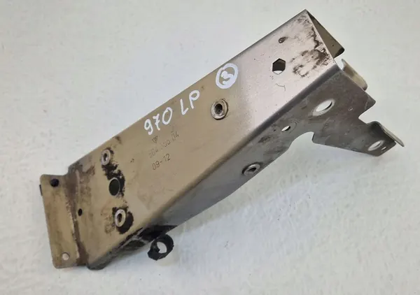 Suporte de para-lama dianteiro Porsche esquerdo 97050435504 image 4