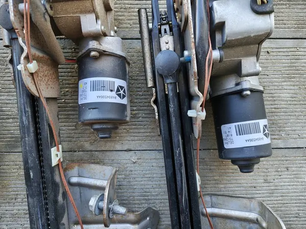 Voyager Town Caravan 08-20R Electric Tailgate Mechanism OEM image 3