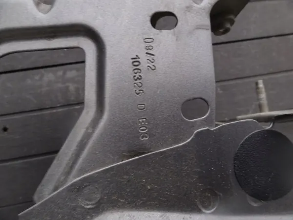 OEM 1643579280 Barra de Remolque Delantera Derecha Peugeot 3008 image 3