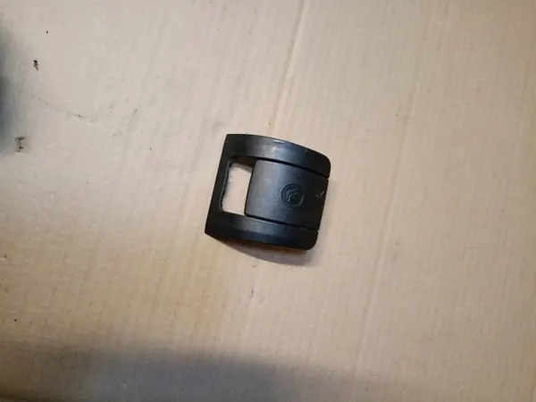 Bouchon ISOFIX BMW OEM 108229-10 Noir Intérieur image 2