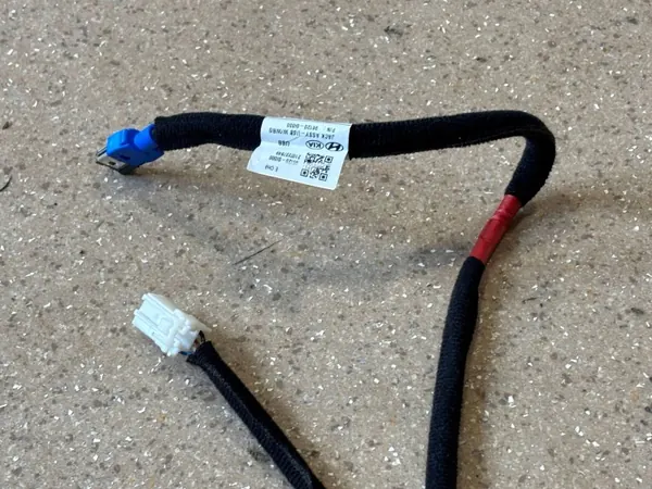 Puerto USB Hyundai Ioniq 5 OEM 96120GI000 image 7
