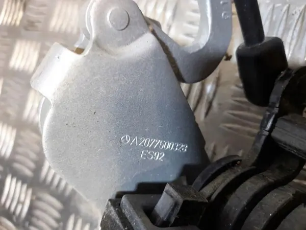 Charnière gauche coffre Mercedes-Benz A2077500328 image 3