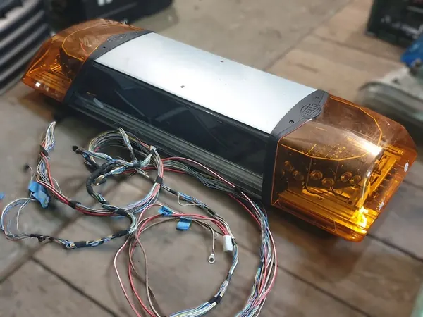 Barre lumineuse d'avertissement HELLA OWS7 image 4