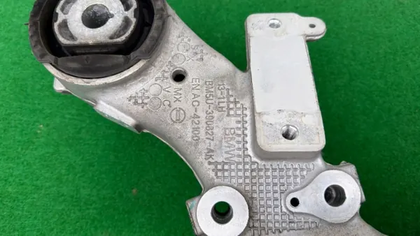 BM5U-390827-AK Hinterachsträger Gebraucht BMW OE image 6