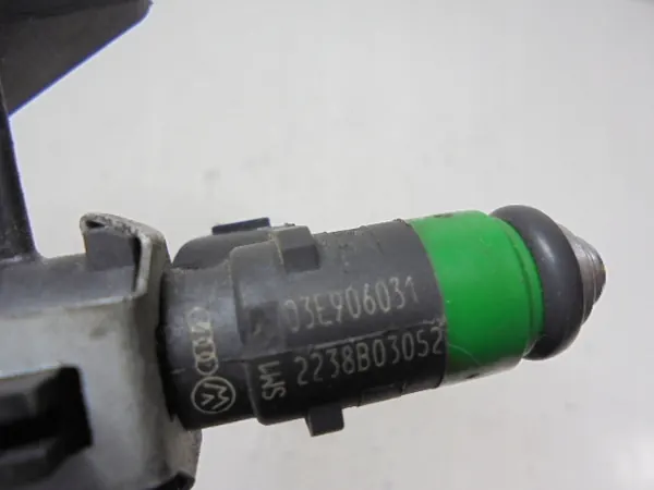 Iniettore carburante 1.2 VW SEAT SKODA 03E906031 image 5