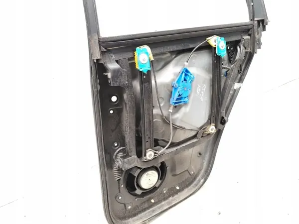 Moldura vidro porta traseira esquerda VW Touareg OEM 7L0959703C image 10