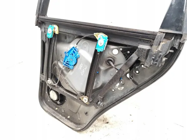 Moldura vidro porta traseira esquerda VW Touareg OEM 7L0959703C image 3