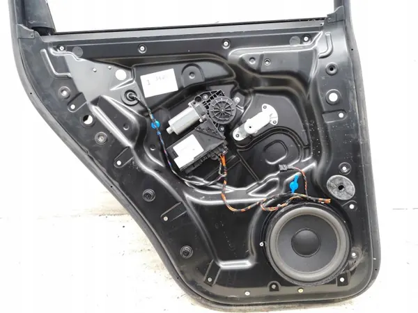 Moldura vidro porta traseira esquerda VW Touareg OEM 7L0959703C image 6