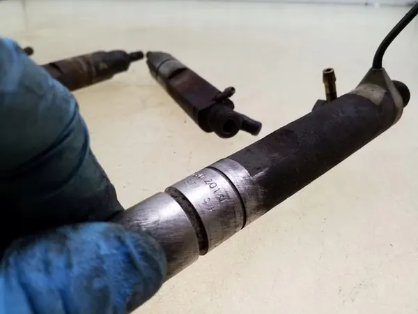 Iniettore FORD GALAXY 1.9L diesel 1998 image 5