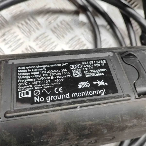 Audi Q7 Akun latauskaapeli OEM 8V4862985B image 5