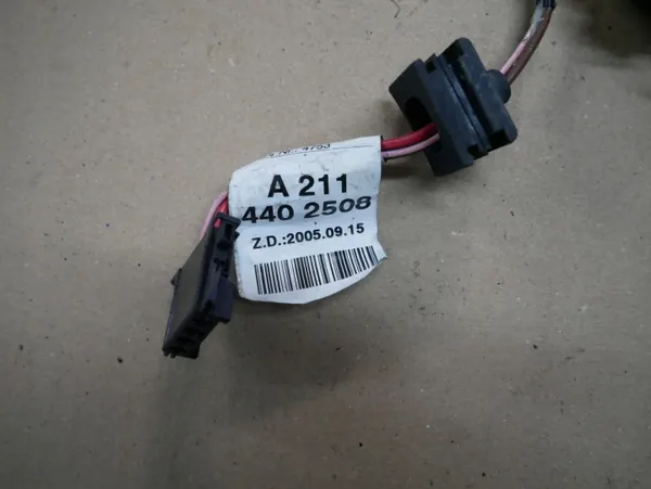 Mercedes ruitenwissermotor kabelboom OEM 2114402508 image 4