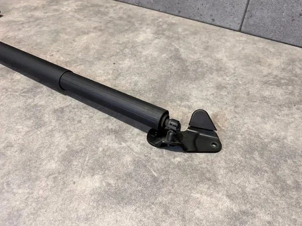 AUDI Q7 SQ7 Q8 SQ8 RSQ8 Bagageutrymmesaktuator Vänster Höger 4M8827851K image 2