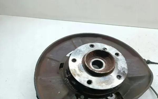 Suporte de roda traseiro direito OEM 6761580 - Usado image 3