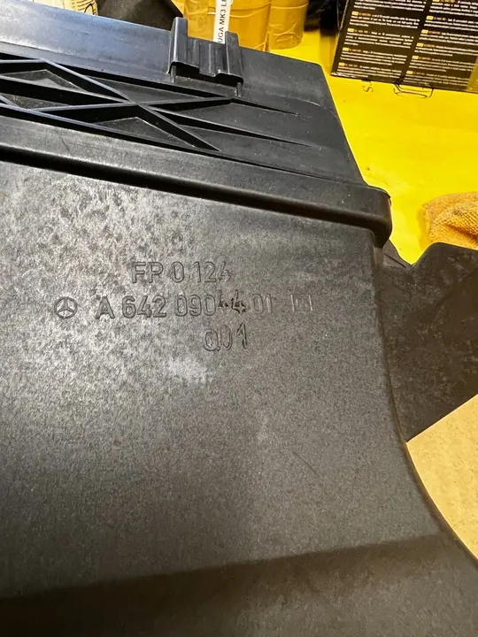 Ilmanottofilterin kotelo Mercedes GL X166 3.0 CDI image 7