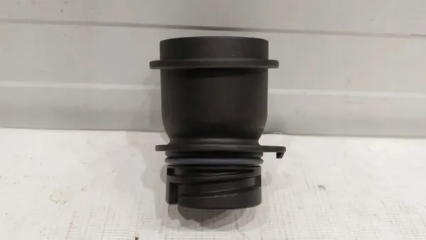 Tube de remplissage d'huile Jeep OE OEM 68241630AA - Occasion image 2
