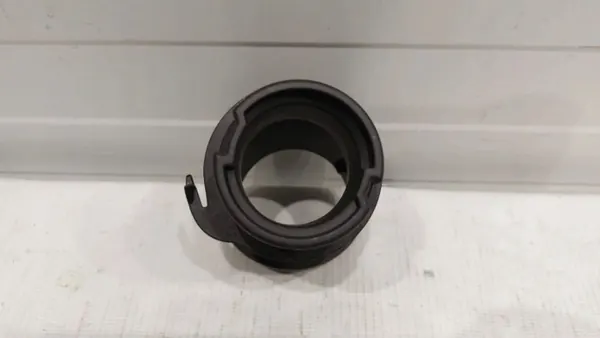 Tube de remplissage d'huile Jeep OE OEM 68241630AA - Occasion image 3